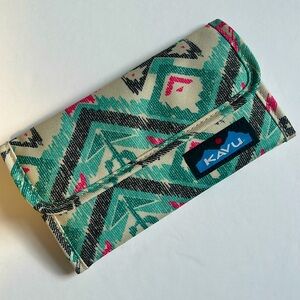NWOT KAVU Big Spender Southwestern Print Wallet